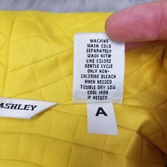 Laura Ashley quilted full zip blazer cute inside lining material Women's medium - Picture 4 of 7